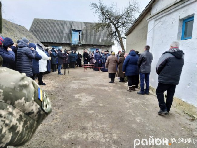 Поховали хлопця під вигуки «Герої не вмирають!»: на Волині попрощались із бійцем. ФОТО