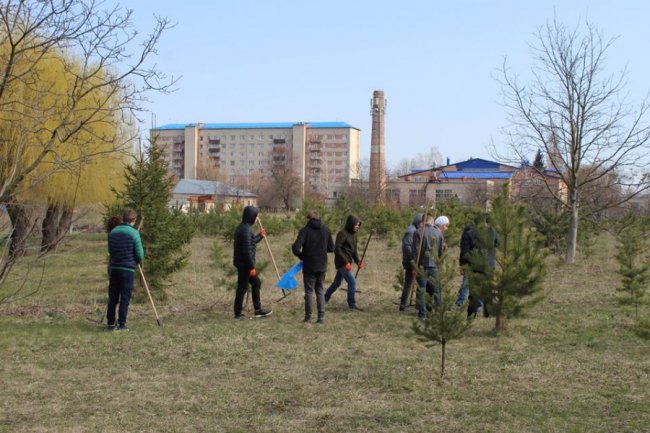 Студенти луцького «політеху» чепурять місто до Великодня