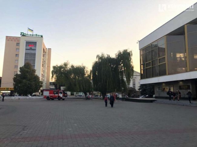 Через задимлення з Палацу культури Луцька евакуювали людей. ФОТО