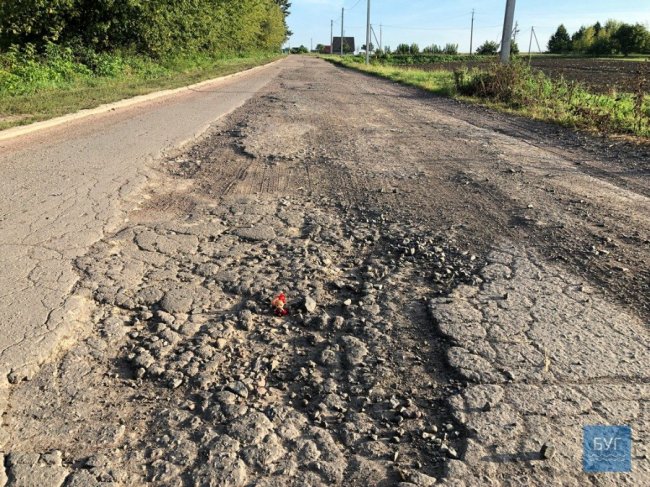 На Волині дорогу до села планують «підлатати» будівельним боєм. ФОТО