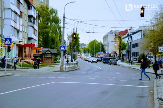 Нова дорожня розмітка в Луцьку змушує водіїв порушувати правила