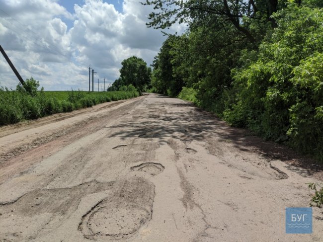 На Волині дорогу до села планують «підлатати» будівельним боєм. ФОТО