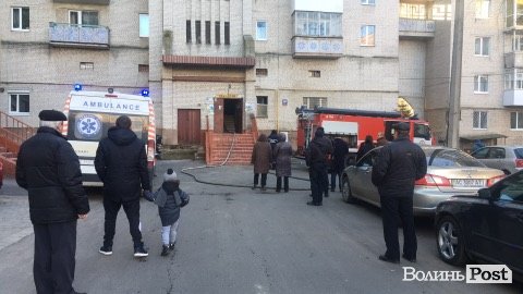 У Луцьку на Соборності горить багатоповерхівка. ОНОВЛЕНО