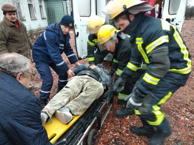 У місті на Волині частина стіни обвалилася на чоловіка. ФОТО