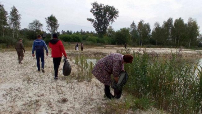 Волиняни долучилися до всесвітньої акції з прибирання зелених зон.ФОТО