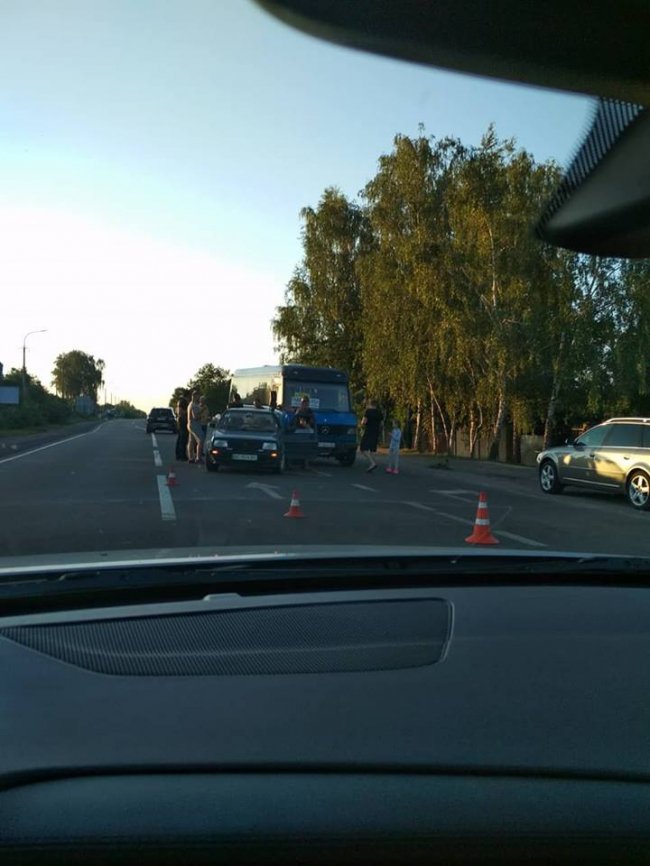 Поблизу Луцька в аварію потрапив рейсовий автобус