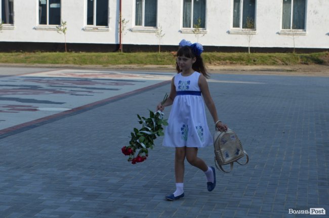 Із новим директором та «вишиваним» подвір’ям: у школі Ігоря Єремеєва – перший дзвоник. ФОТОРЕПОРТАЖ