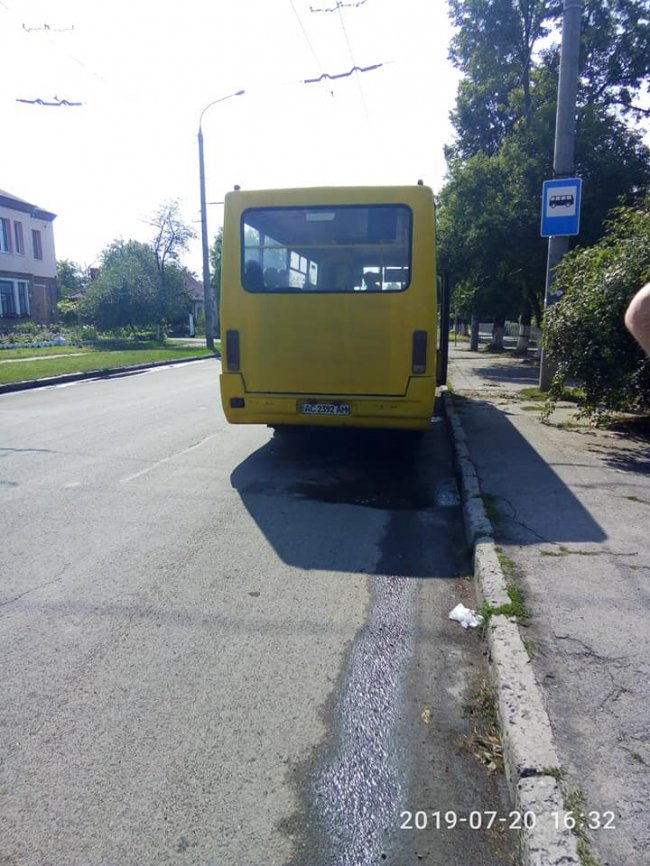 У Луцьку водій маршрутки не взяв у салон жінку з візочком 