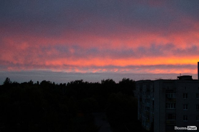 Палаюче небо вечірнього Луцька. ФОТО