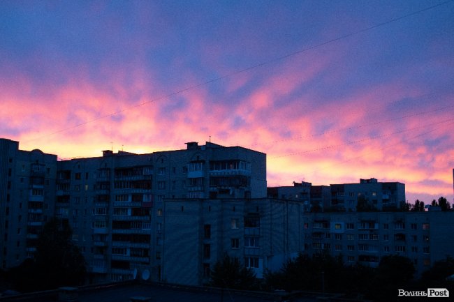 Палаюче небо вечірнього Луцька. ФОТО