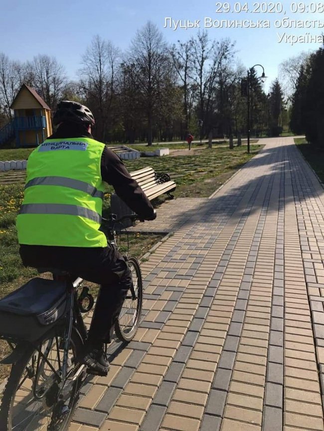 У Луцьку муніципали патрулюватимуть центральний парк на велосипедах