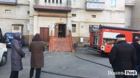 У Луцьку на Соборності горить багатоповерхівка. ОНОВЛЕНО