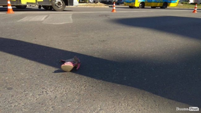 У Луцьку автомобіль збив пішохода: постраждала – у лікарні. ФОТО