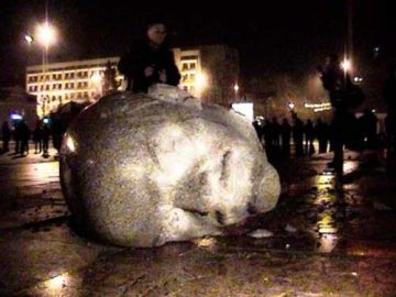 У Нововолинську знесли пам'ятник Леніну