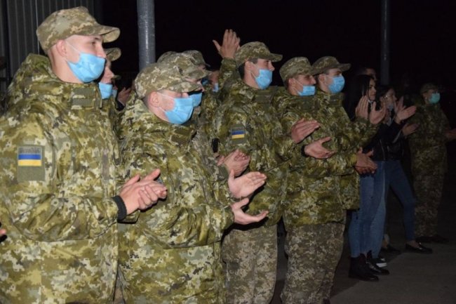 Злата Огнєвіч та Олександр Положинський заспівали для волинських прикордонників. ВІДЕО