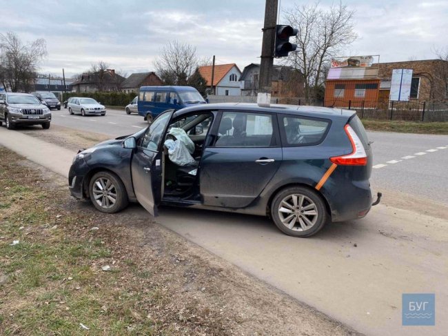 Аварія у Нововолинську: біля автостанції зіткнулися два легковики