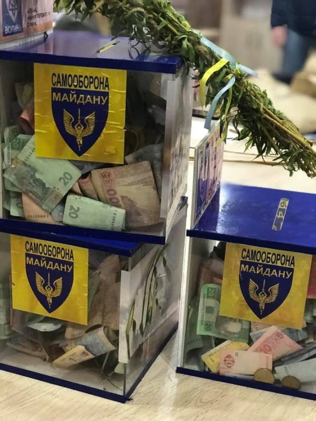 На Волині зібрали гроші для військових, продаючи вербу