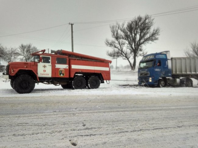 Села без світла і 24 авто у заметах: наслідки снігопаду на Волині