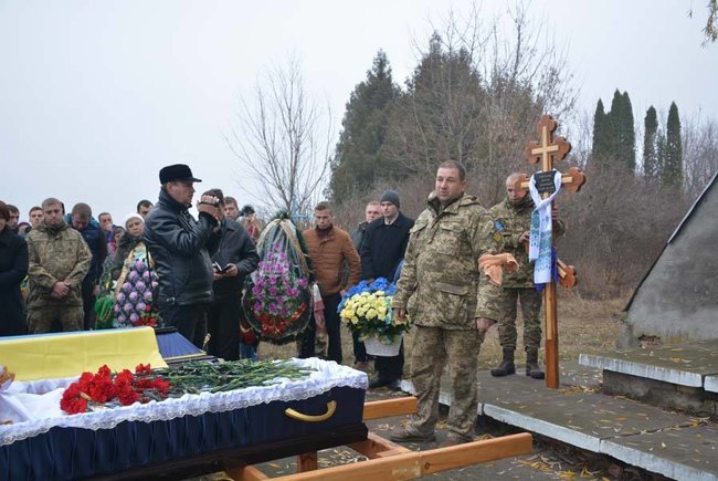 На Київщині провели в останню путь воїна волинської бригади. ФОТО