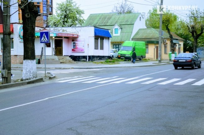 Нова дорожня розмітка в Луцьку змушує водіїв порушувати правила