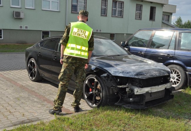  Через волинський пункт пропуску в Україну хотіли завезти крадену іномарку. ФОТО