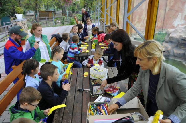 Кавуни, баклажани, перчики: у Луцькому зоопарку зібрали овочі, які садили діти. ФОТО