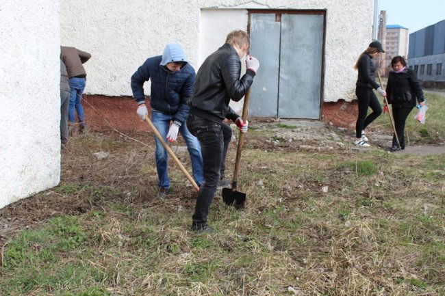 Студенти луцького «політеху» чепурять місто до Великодня