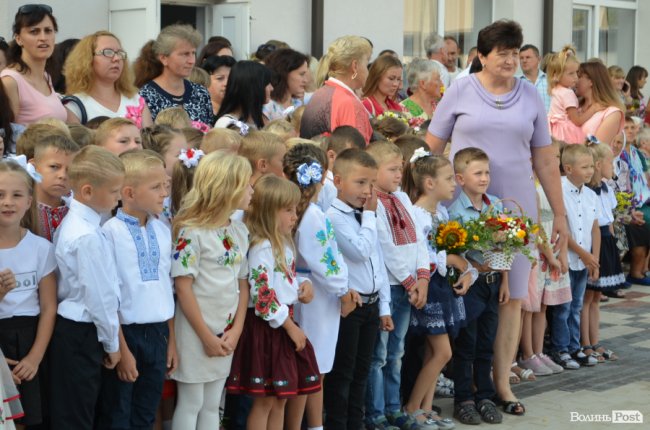 Із новим директором та «вишиваним» подвір’ям: у школі Ігоря Єремеєва – перший дзвоник. ФОТОРЕПОРТАЖ