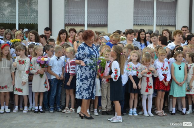 Із новим директором та «вишиваним» подвір’ям: у школі Ігоря Єремеєва – перший дзвоник. ФОТОРЕПОРТАЖ