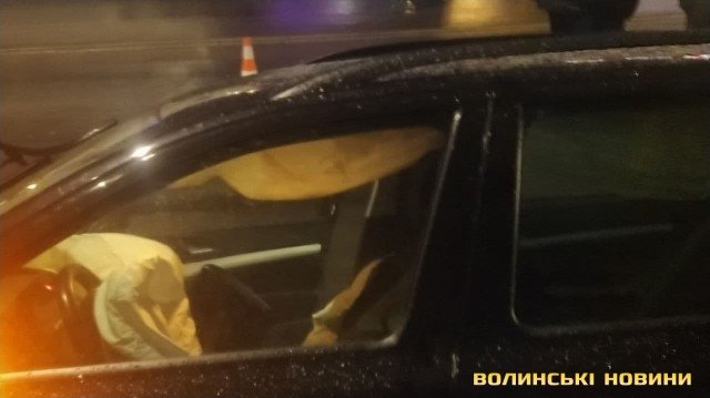 У Луцьку – аварія за участі чотирьох автомобілів, травмувались двоє водіїв. ВІДЕО