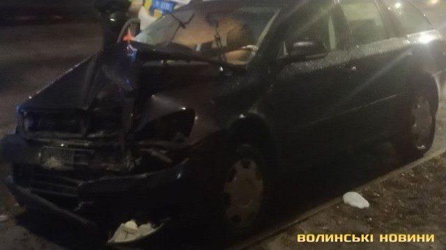 У Луцьку – аварія за участі чотирьох автомобілів, травмувались двоє водіїв. ВІДЕО