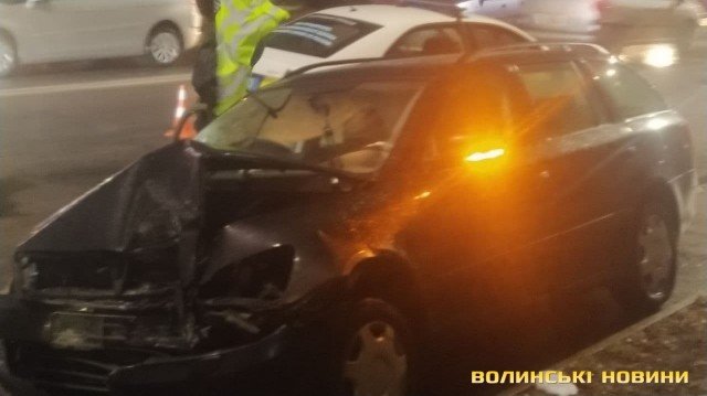 У Луцьку – аварія за участі чотирьох автомобілів, травмувались двоє водіїв. ВІДЕО