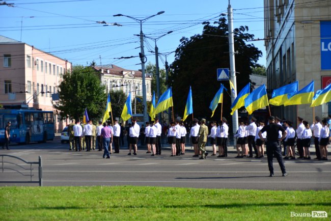 На День Незалежності у Луцьку урочисто вшанували героїв. ФОТО