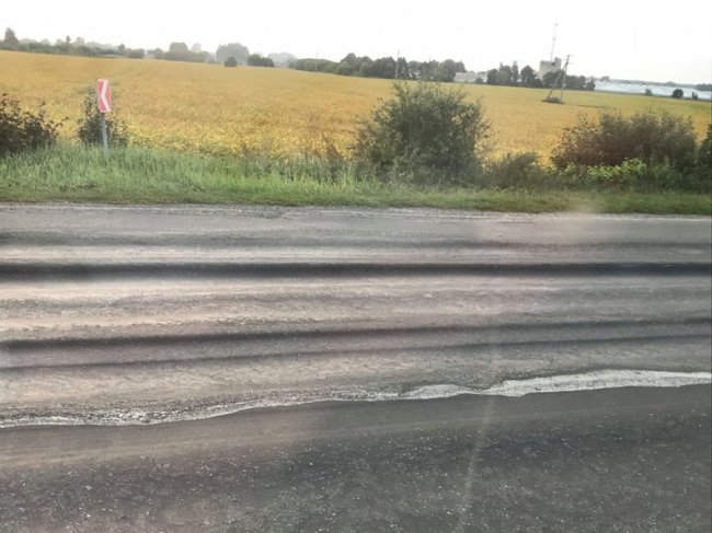 Асфальт піднявся хвилями: показали стан дороги Луцьк-Маневичі. ФОТО