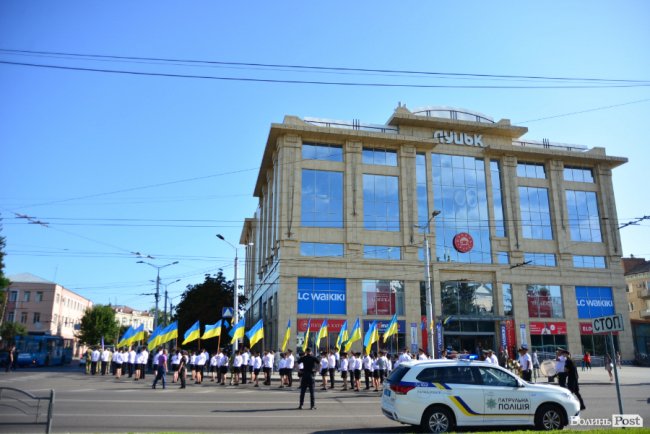 На День Незалежності у Луцьку урочисто вшанували героїв. ФОТО