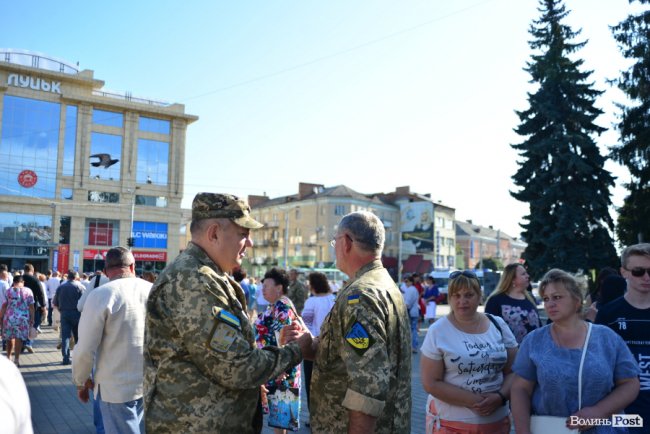 На День Незалежності у Луцьку урочисто вшанували героїв. ФОТО