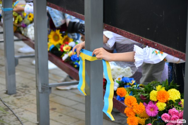 На День Незалежності у Луцьку урочисто вшанували героїв. ФОТО