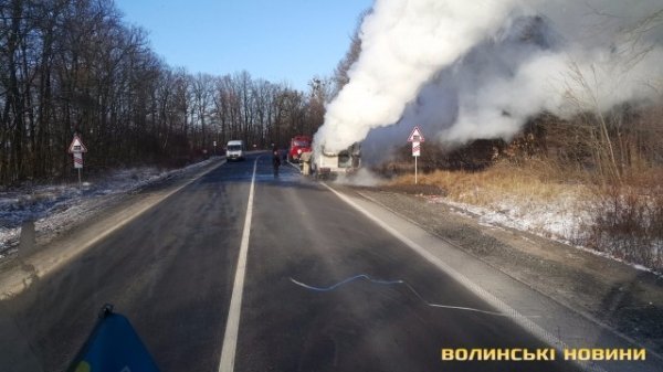 На трасі Луцьк – Ковель загорівся автобус