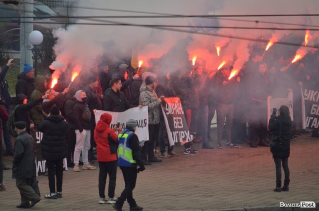 У Луцьку – акція протесту проти олігархів. ФОТО. ОНОВЛЕНО