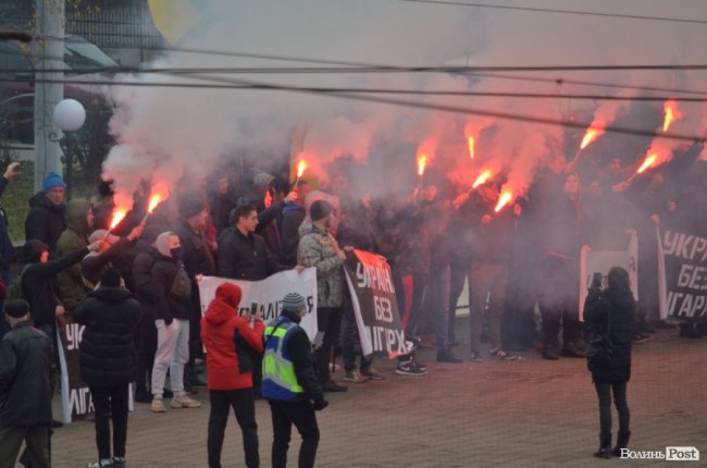 У Луцьку – акція протесту проти олігархів. ФОТО. ОНОВЛЕНО