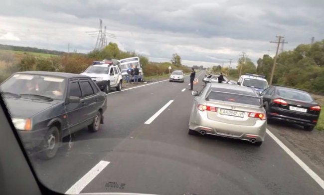 На трасі «Луцьк-Львів» маршрутка не розминулась із авто