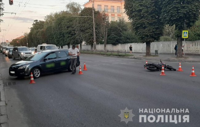 Подробиці аварії у Луцьку, у якій постраждав мотоцикліст. ФОТО