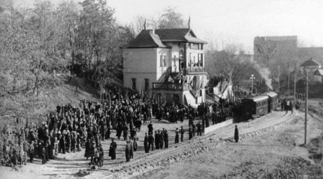 Як у Луцьку відкривали дитячу залізницю. РЕТРОФОТО