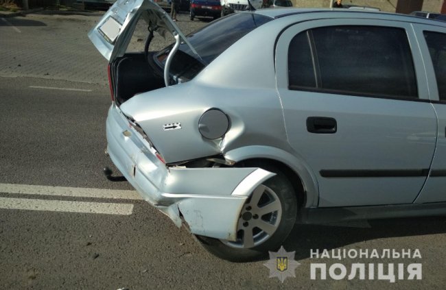 Біля Луцька зіткнулися дві автівки, є постраждалі 