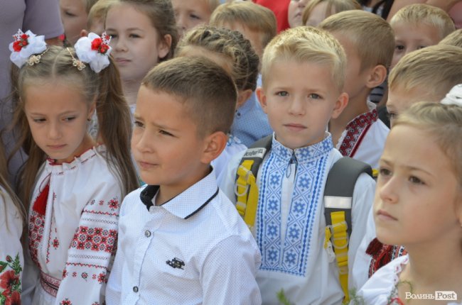 Із новим директором та «вишиваним» подвір’ям: у школі Ігоря Єремеєва – перший дзвоник. ФОТОРЕПОРТАЖ