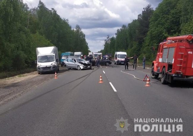 На волинській дорозі – аварія з потерпілими, на місці – декілька «швидких» та рятувальники. ВІДЕО. ОНОВЛЕНО