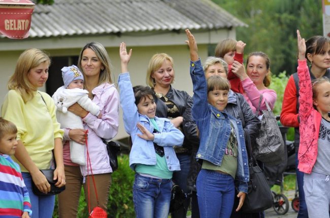 Кавуни, баклажани, перчики: у Луцькому зоопарку зібрали овочі, які садили діти. ФОТО