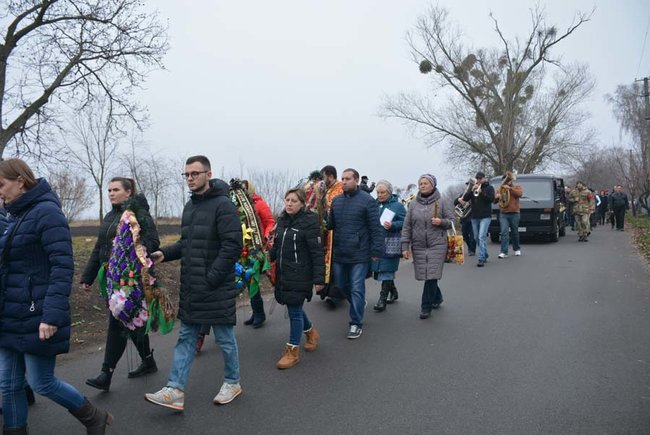 На Київщині провели в останню путь воїна волинської бригади. ФОТО