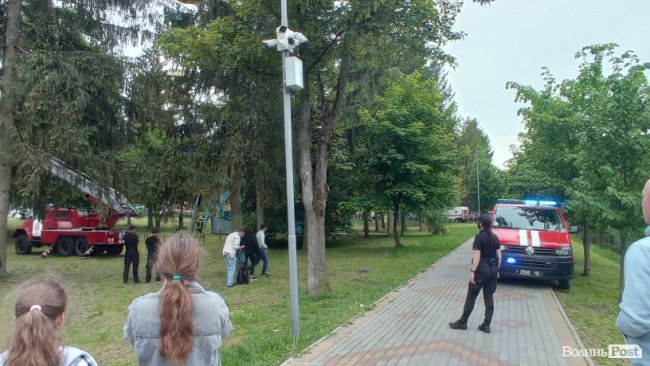 У Луцьку в парку на «чортовому колесі» на висоті застрягли люди. ФОТО. ВІДЕО. ОНОВЛЕНО