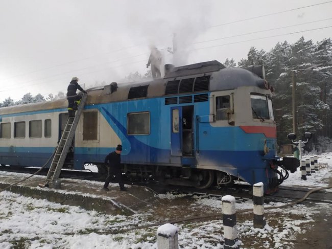 На Волині горів дизель-поїзд. ФОТО. ВІДЕО 